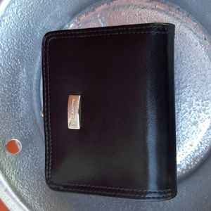 Liz Claiborne Bifold Wallet Kiss Closure Change Pocket Card Bill S…